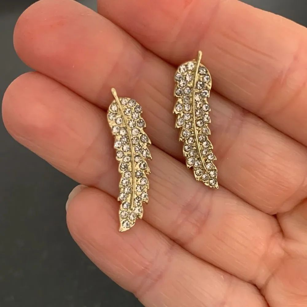 Gold Tone Ear Crawlers - Feather, Angel Wings or Leaf Motif - Picture 4 of 8
